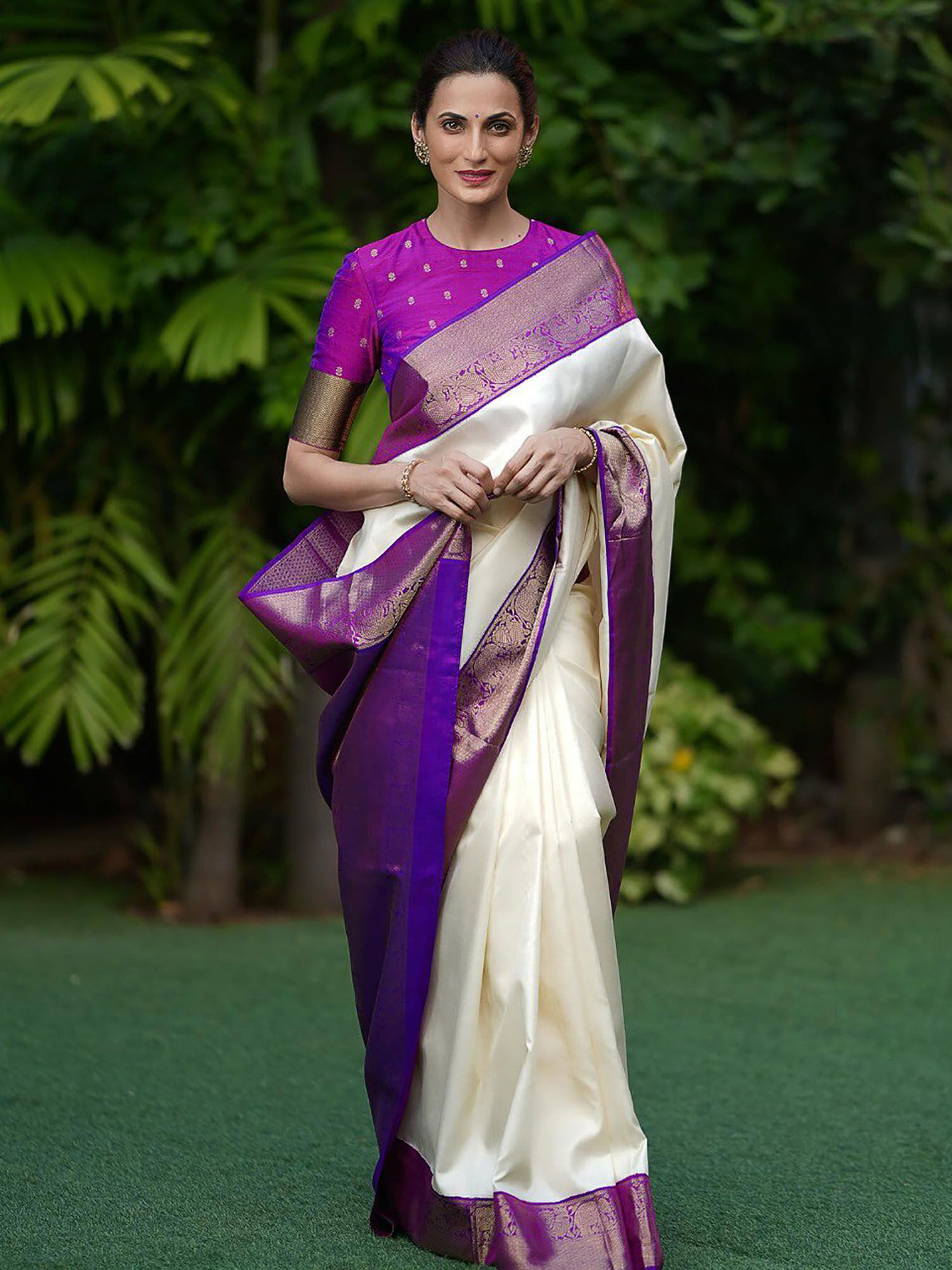 Anjaneya Sarees White Woven Designer Banarasi Silk Kanjivaram Saree with Unstitched Blouse