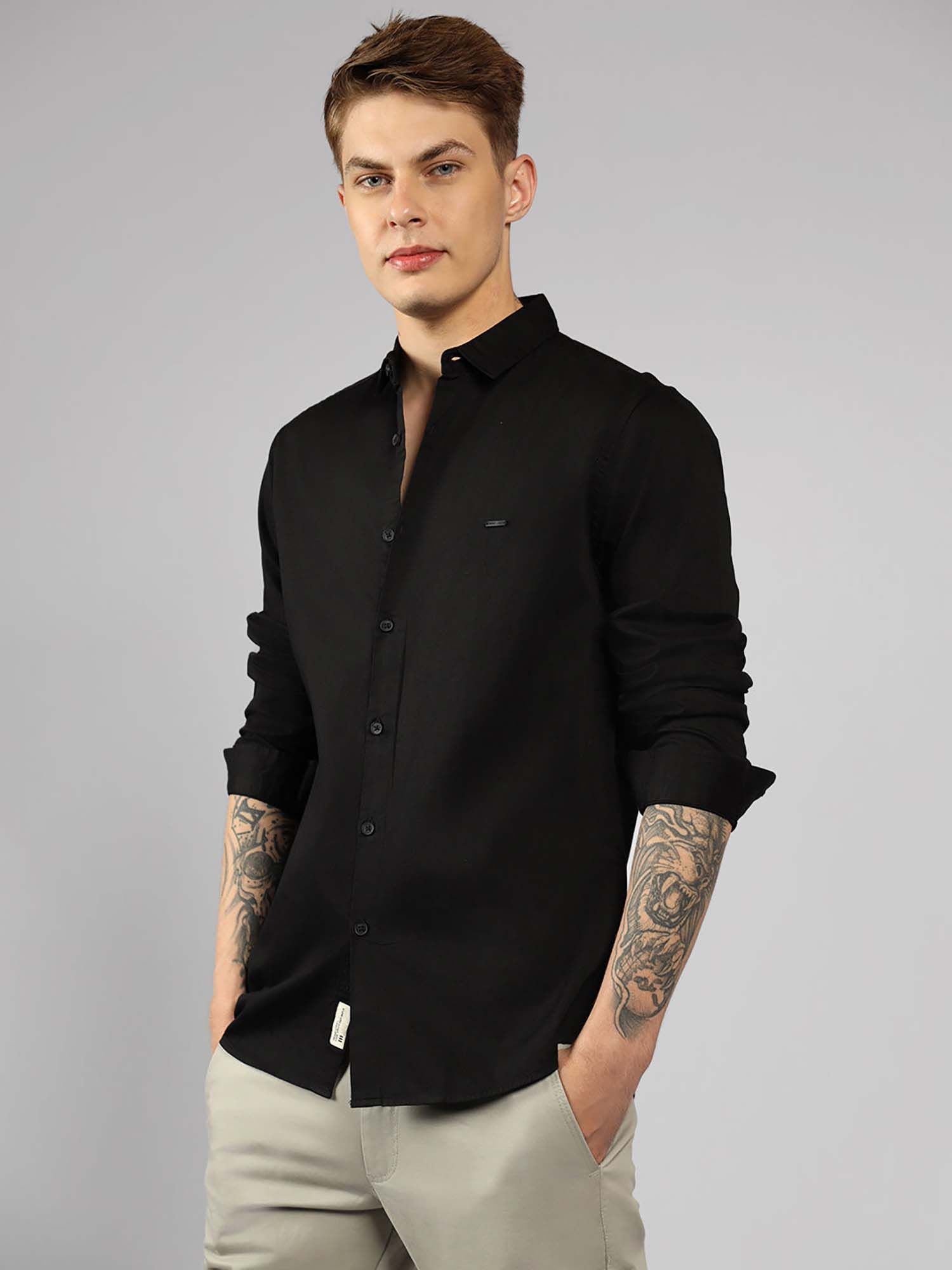 Dennis Lingo Men Black Regular Fit Solid Cotton Casual Shirt
