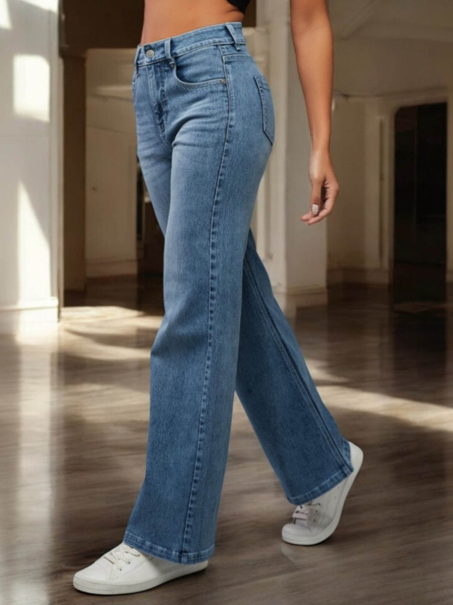 DOLCE CRUDO Women's Blue Solid Regular Fit Jeans