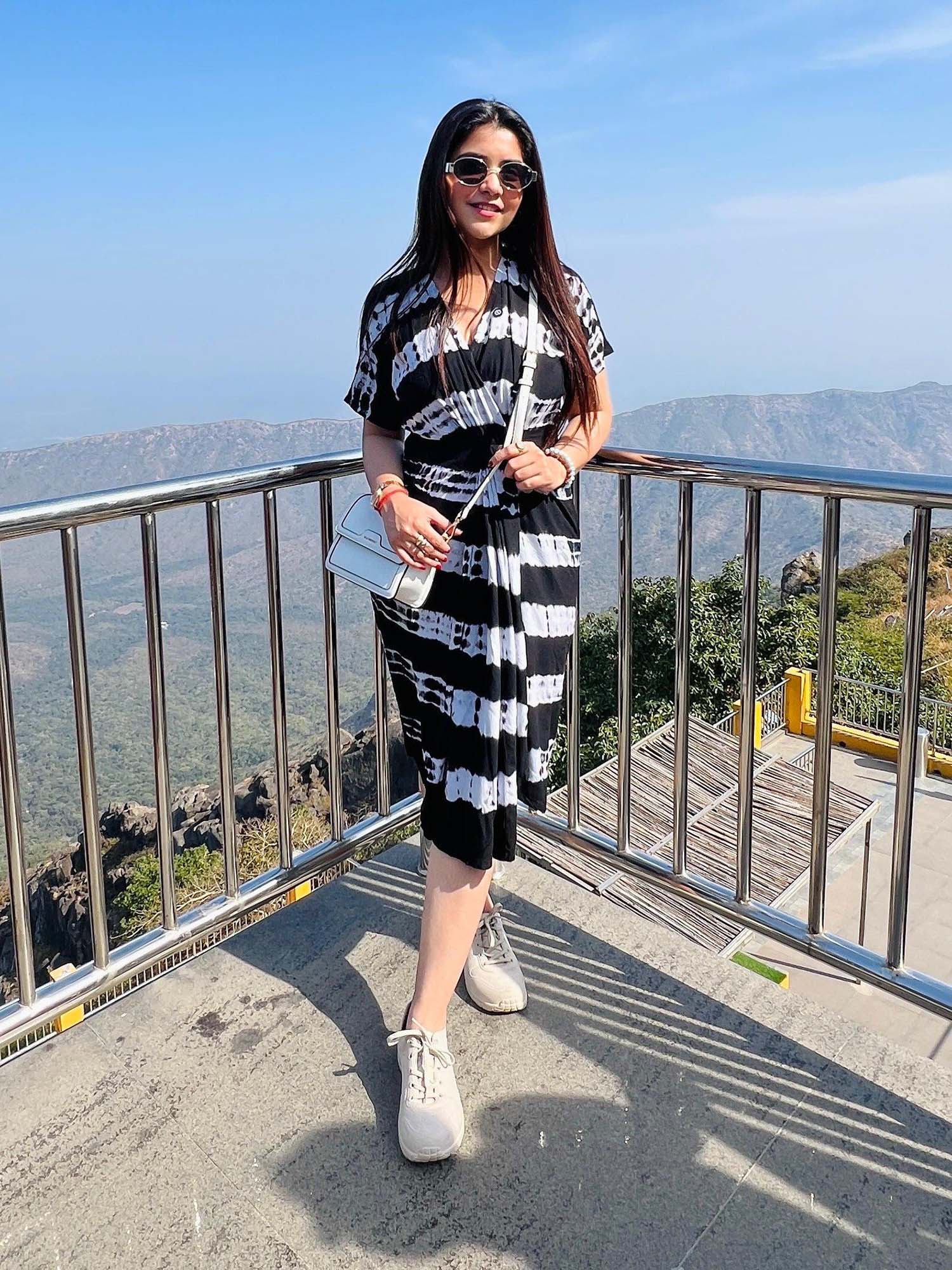 ELAYEE Cara Dazzling Black Tie and Dye Midi Dress