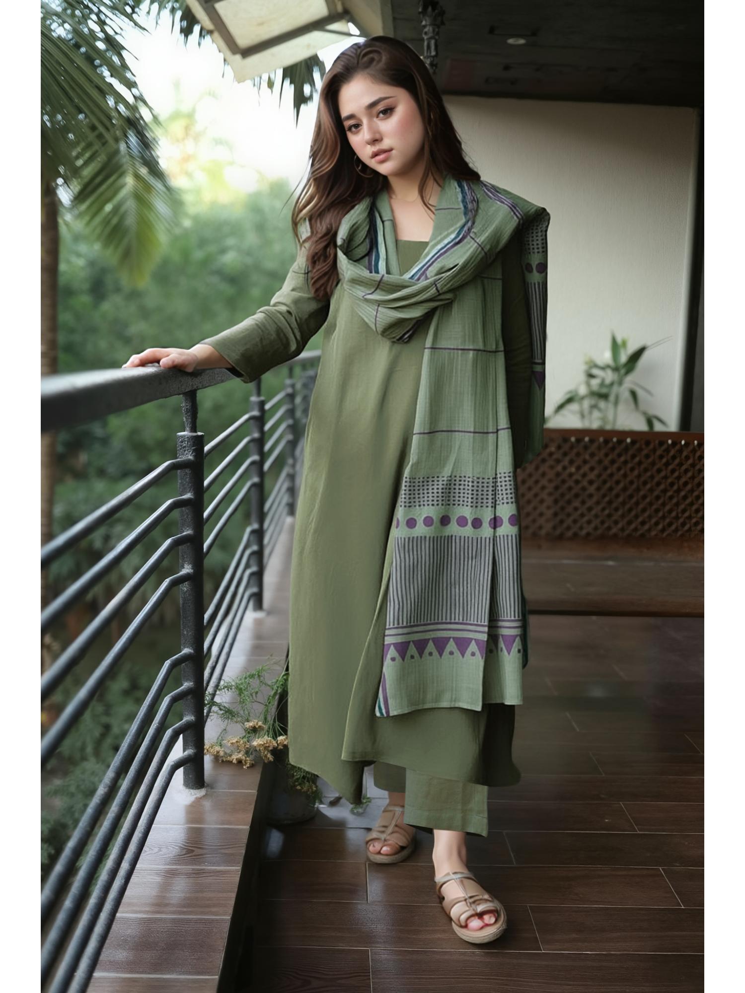 Gahan Womens Viscose Rayon Straight Solid Kurta with Pant & Dupatta