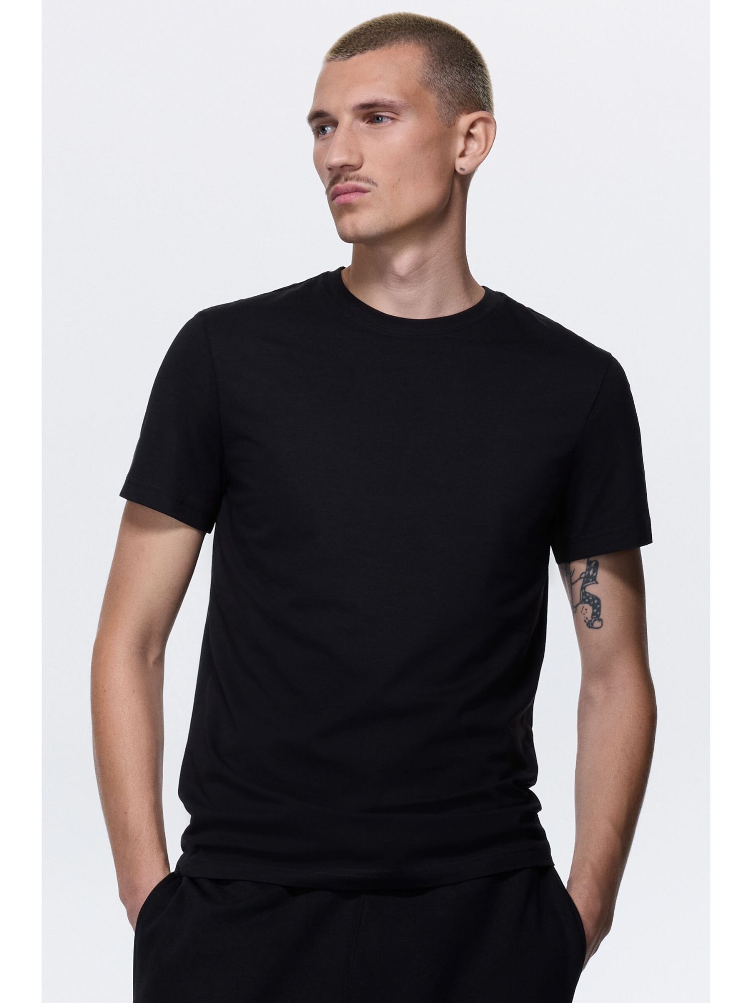 H&M Men Black Slim Fit T-Shirt