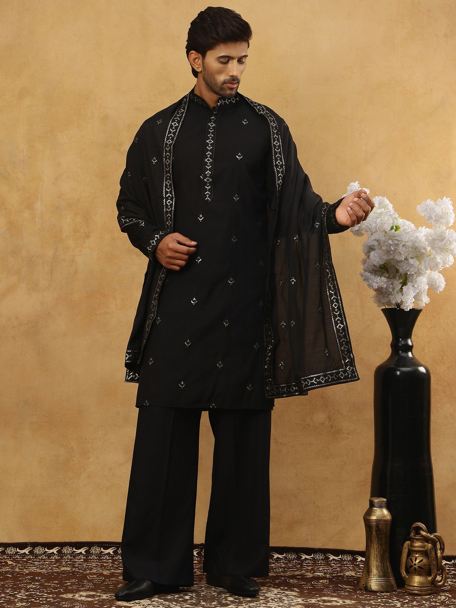 Jompers Men Silk Black Blend Embroidered Kurta With Pyjama And Dupatta