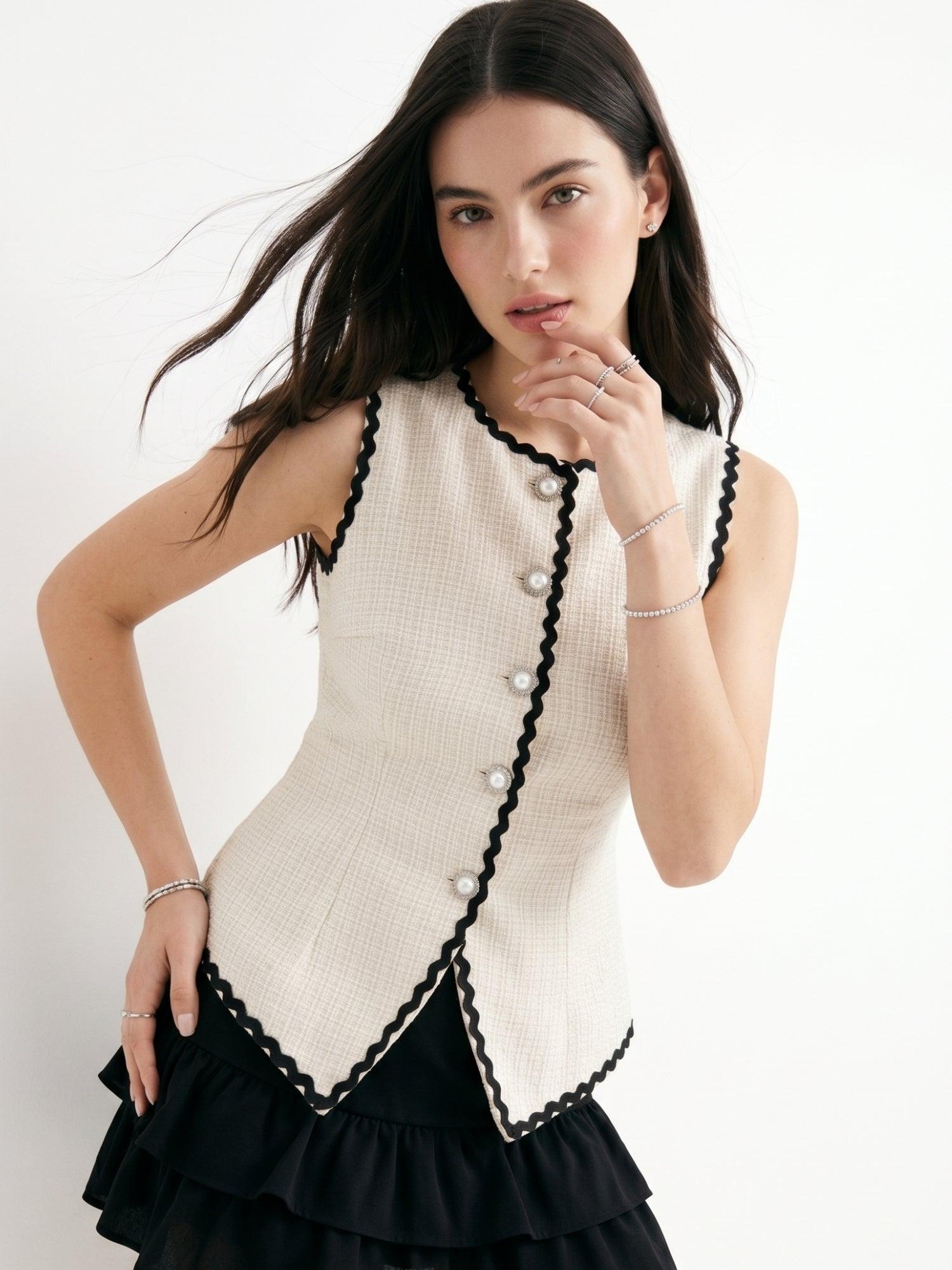 Outzidr Off White Sleeveless Contrast Edge Detail Top