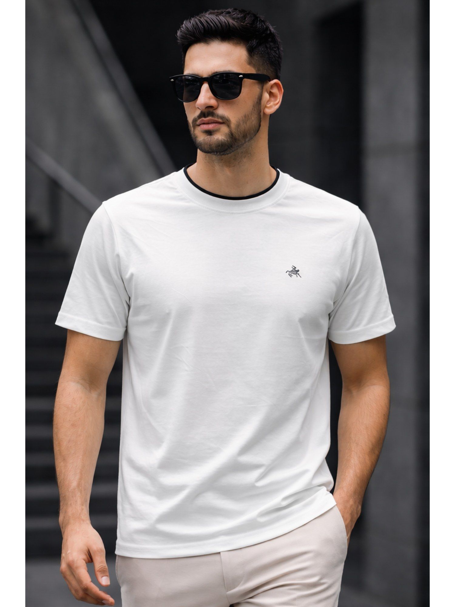Parcel Yard White Men Solid Cotton Round Neck Half Sleeve Regular Fit T Shirt