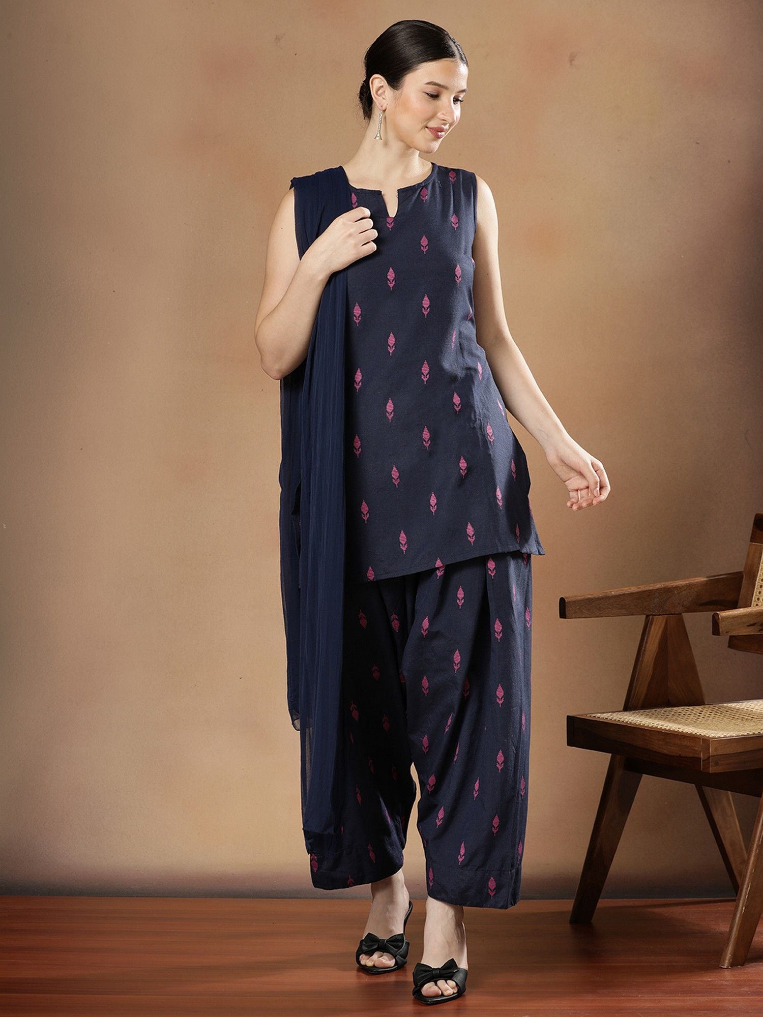 SHAHAD Women Pure Cotton Blue Floral Kurti with Farshi Salwar and Dupatta