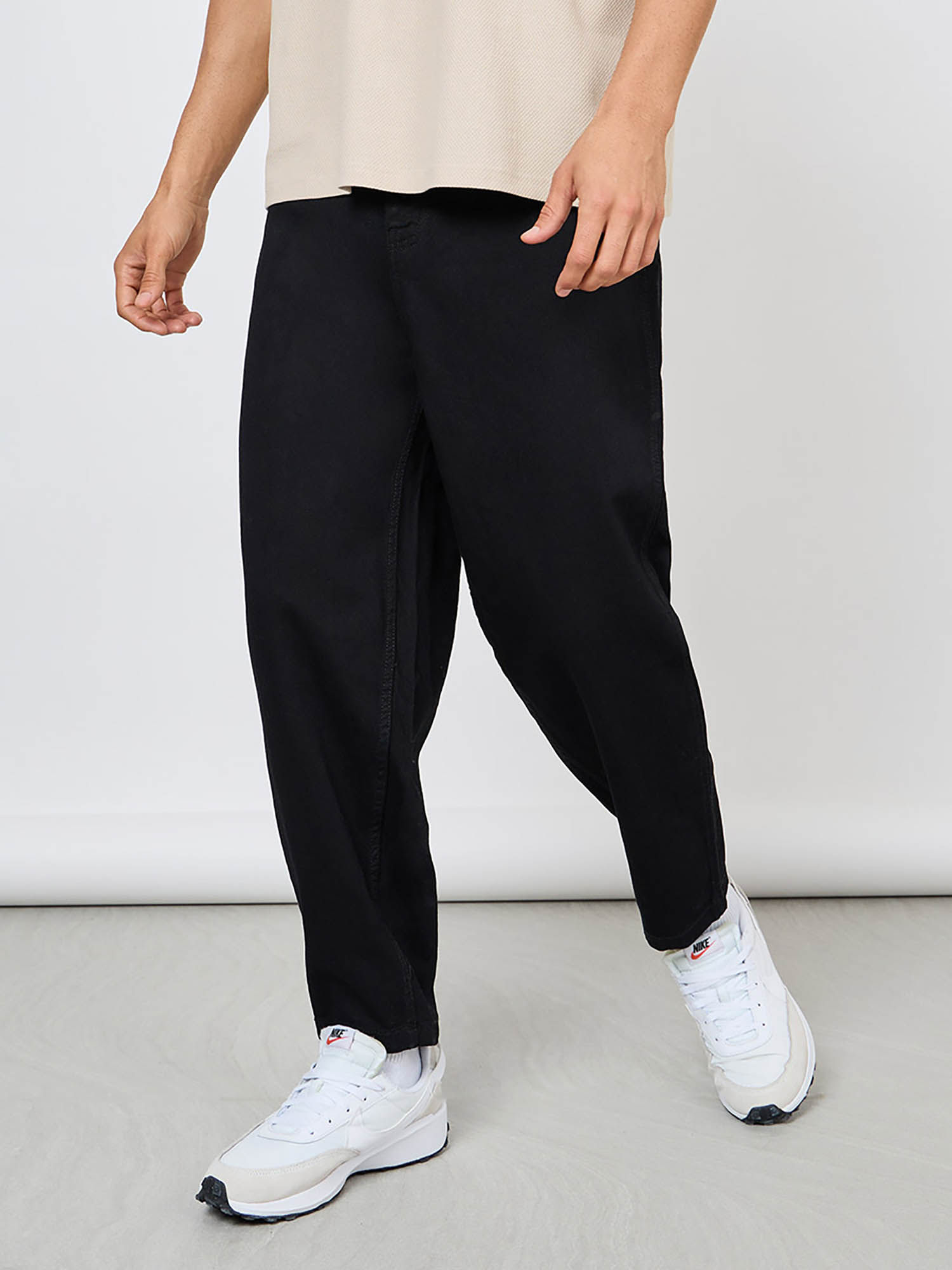 Styli Balloon Fit Jeans With Pockets Black