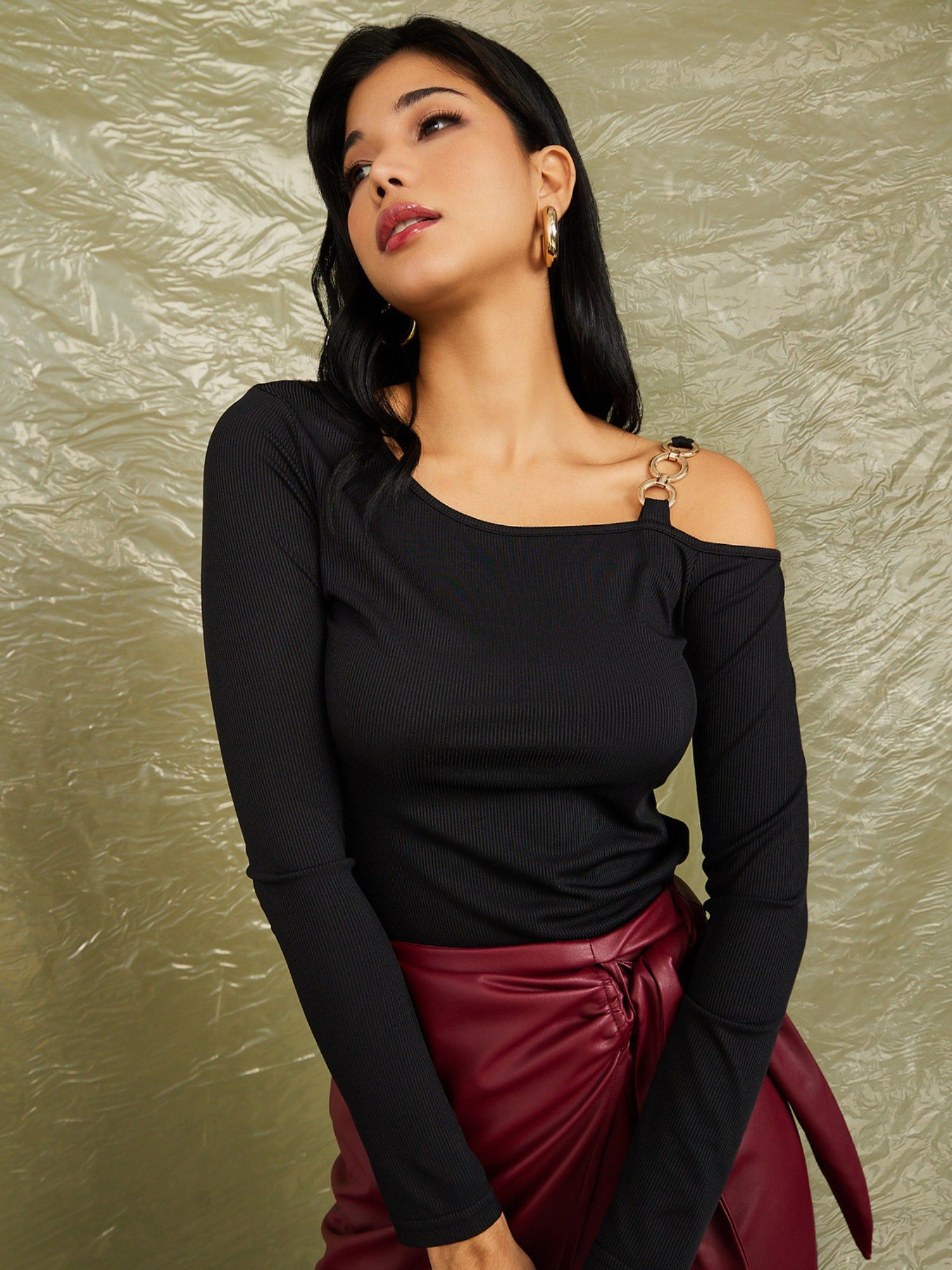 Styli Black Asymmetric Neck Ribbed Fitted Knit Top with Chain Strap Detail