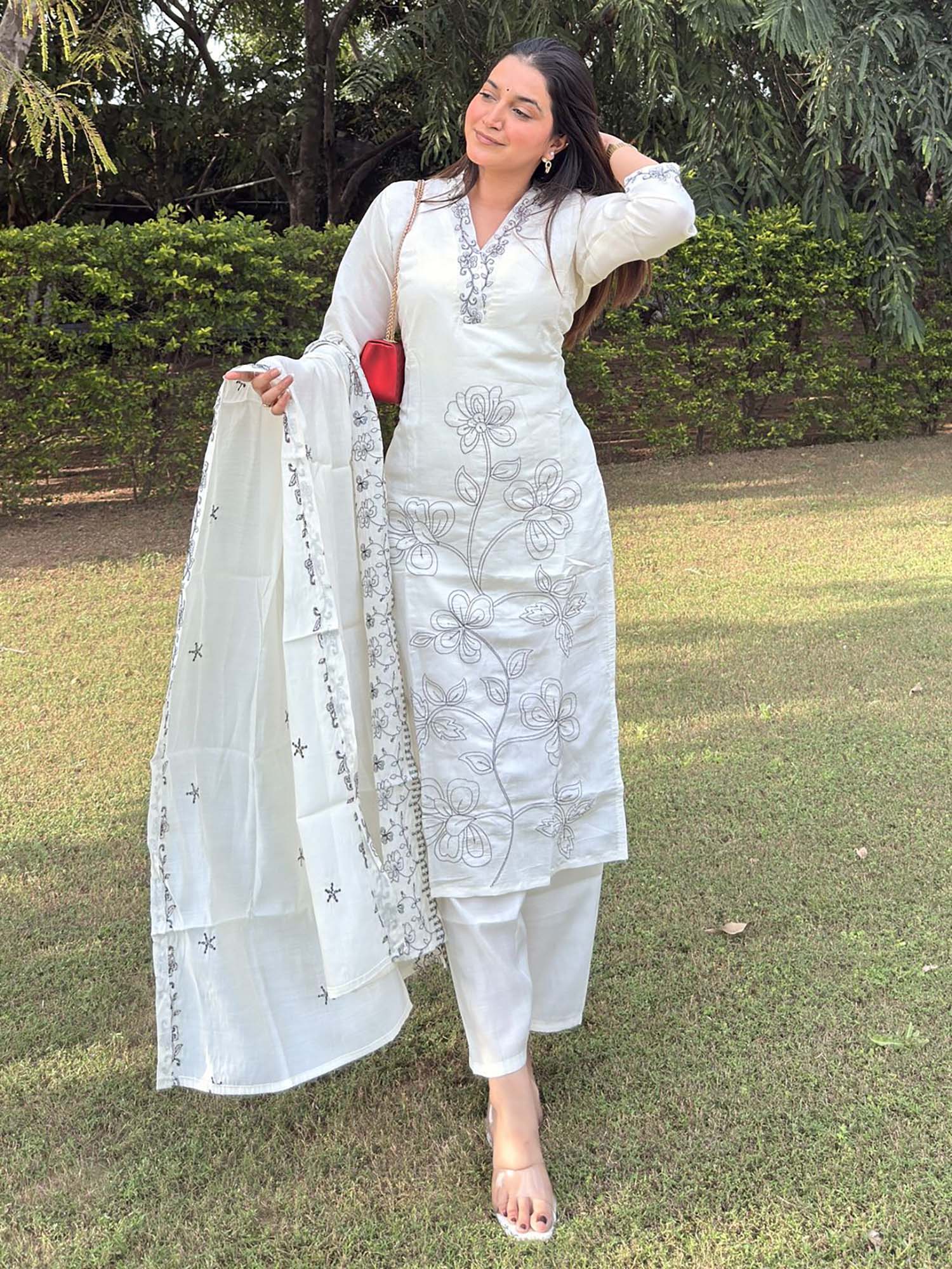 VredeVogel Women White Silk Blend Embroidered Kurta with Pant and Dupatta